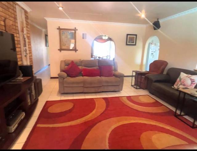 4 BEDROOM HOUSE FOR SALE IN SUNWARD PARK